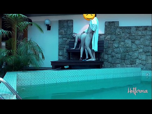 ❤️ El jefe invita a la criada a la piscina, pero no pudo resistirse a una caliente ❤️❌ Video de porno en es.pornsexphoto.ru ❌️